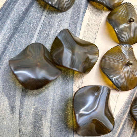 9 vintage buttons 32 mm wide carved buttons dark olive green with brass loops - Splendid Vintage World