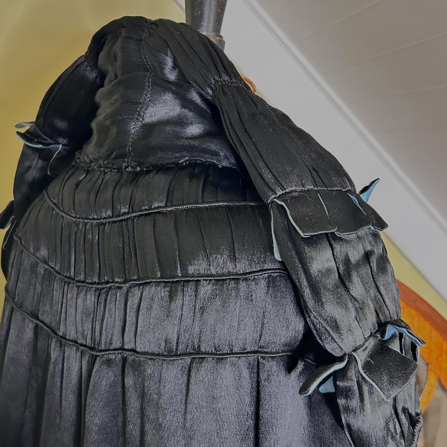 1920s 1930s Black & Blue cape padded feature collar in room setting - Splendid Vintage World