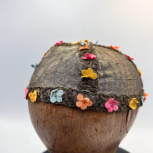 1920s 30s lame’ skull cap with velvet flower decoration 54 cm diameter - Splendid Vintage World