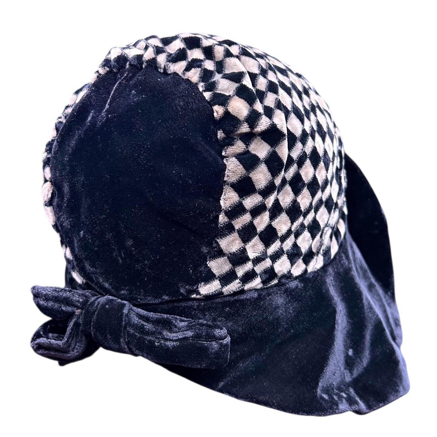 1920s velvet cloche hat, chequered with original hat flash - Splendid Vintage World