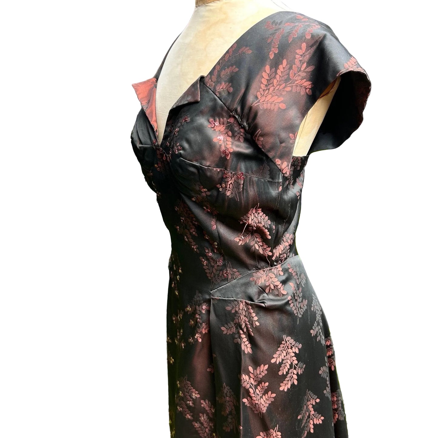 50s sleeveless evening dress in black & pink floral damask against white background - Splendid Vintage World