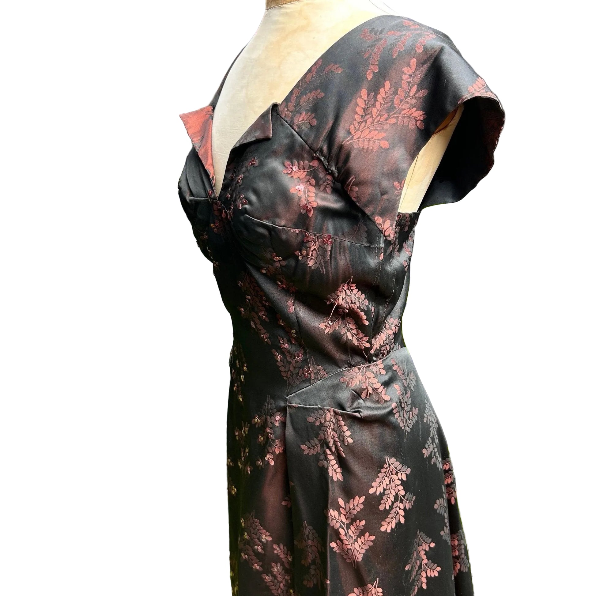 50s sleeveless evening dress in black & pink floral damask against white background - Splendid Vintage World