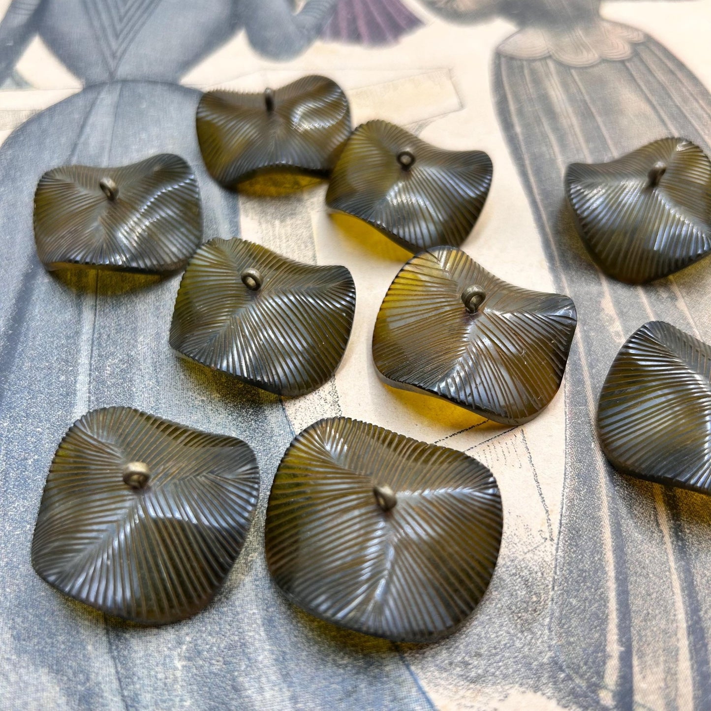 9 vintage buttons 32mm wide carved buttons dark olive green with brass loops - Splendid Vintage World