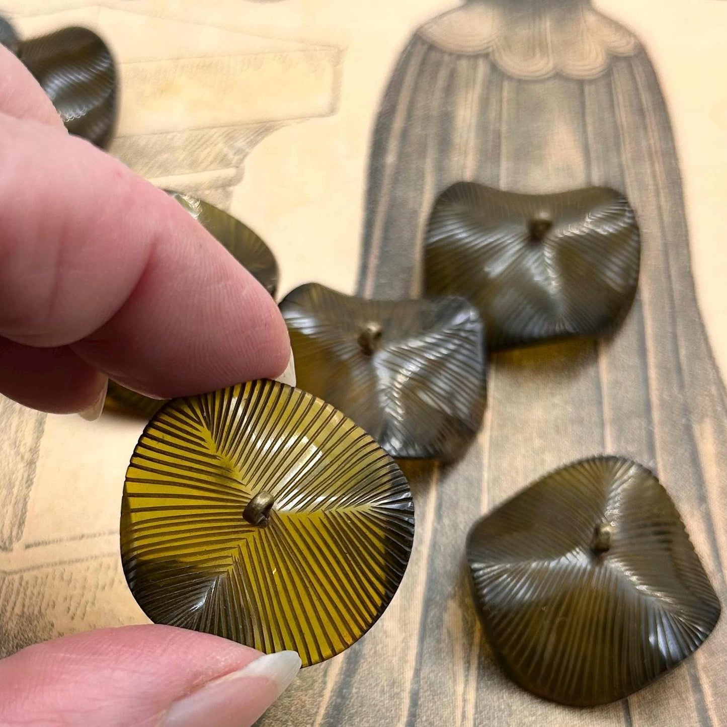 9 vintage buttons 32 mm wide carved buttons dark olive green with brass loops - Splendid Vintage World