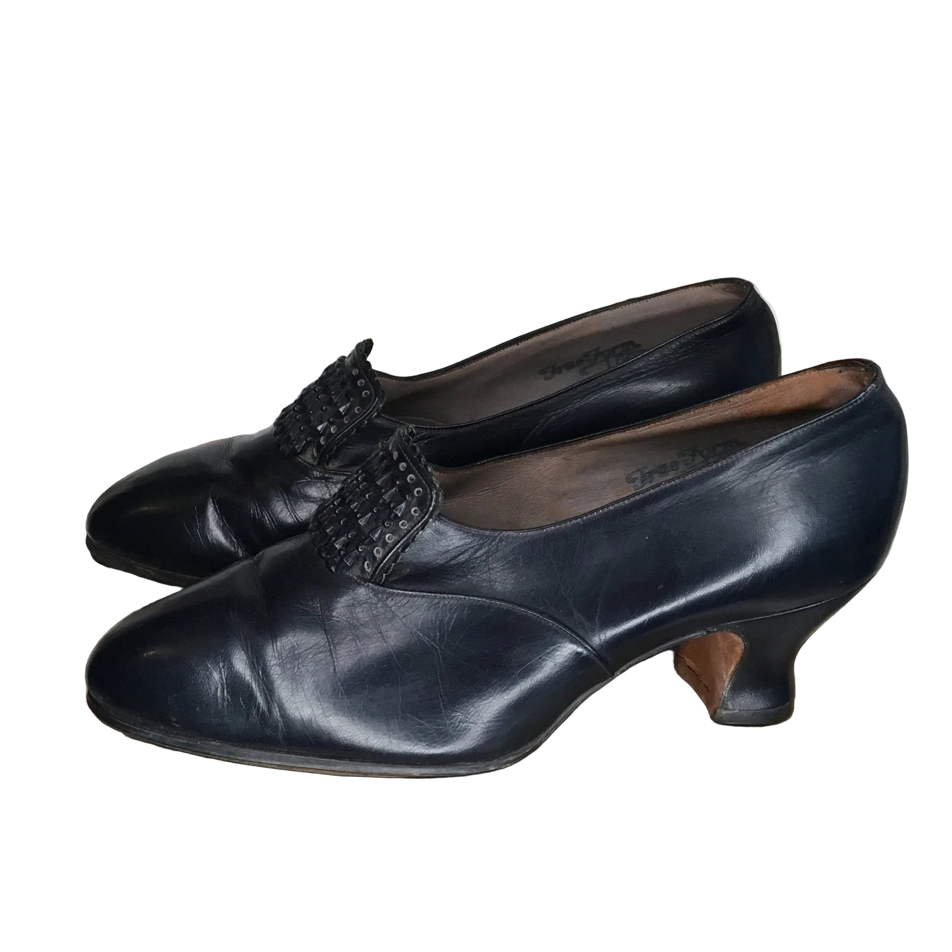Dark Blue Leather Shoes: Louis Heels, Buckle adornment on white background - Splendid Vintage World