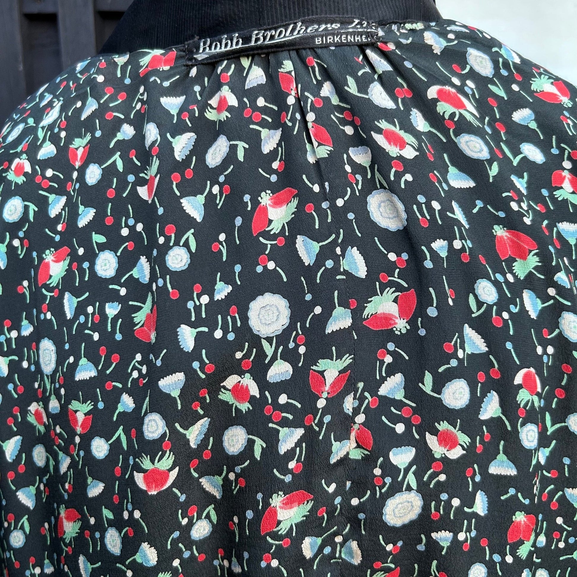 patterned lining fabric close up - Splendid Vintage World
