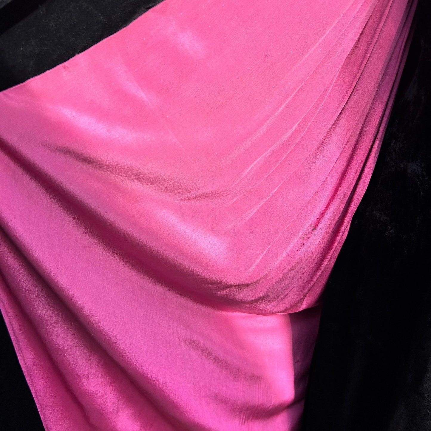 Art Deco black velvet cape & red coloured silk lining - Splendid Vintage World