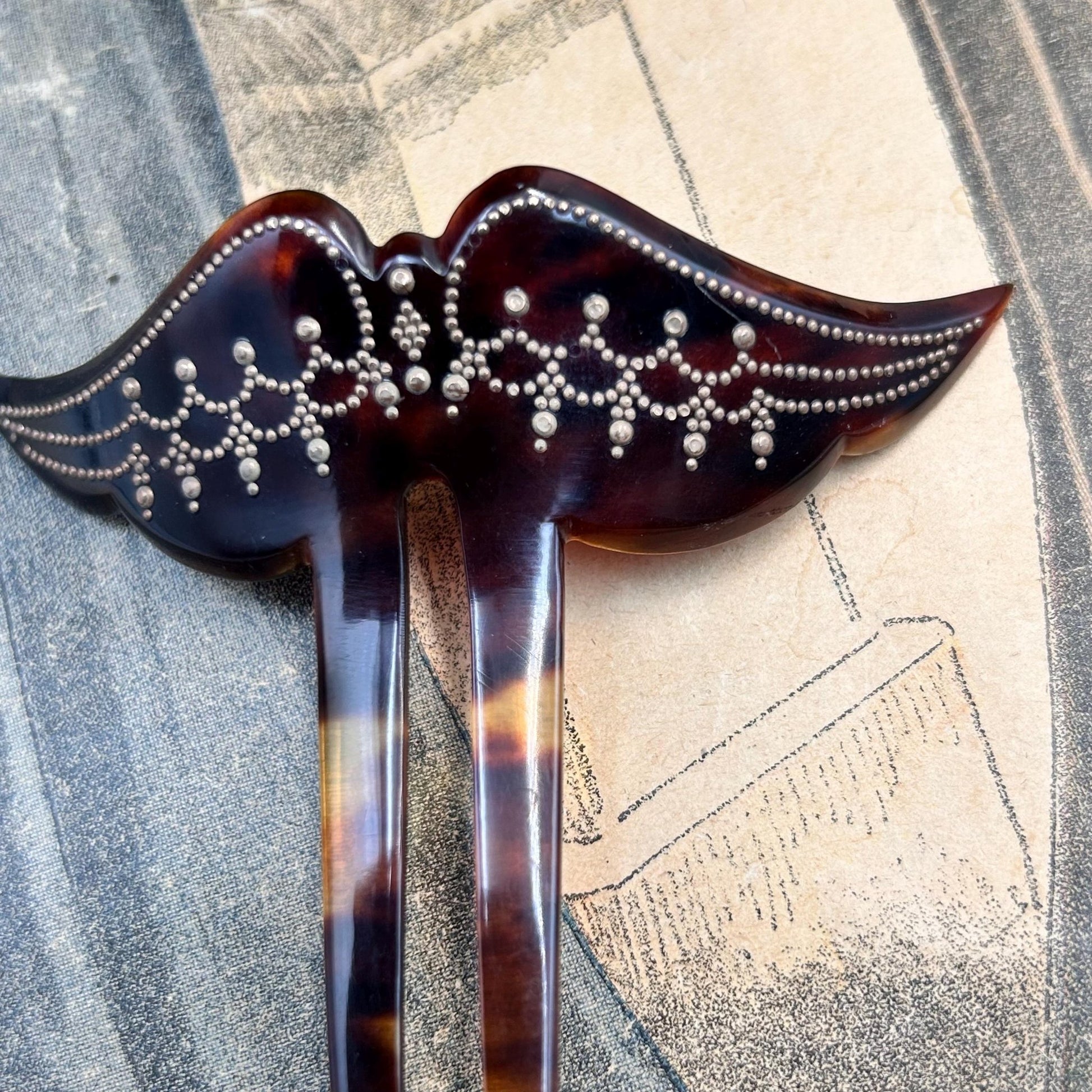 Antique Edwardian faux tortoiseshell hair pin with gold pin decoration on printed magazine - Splendid Vintage World