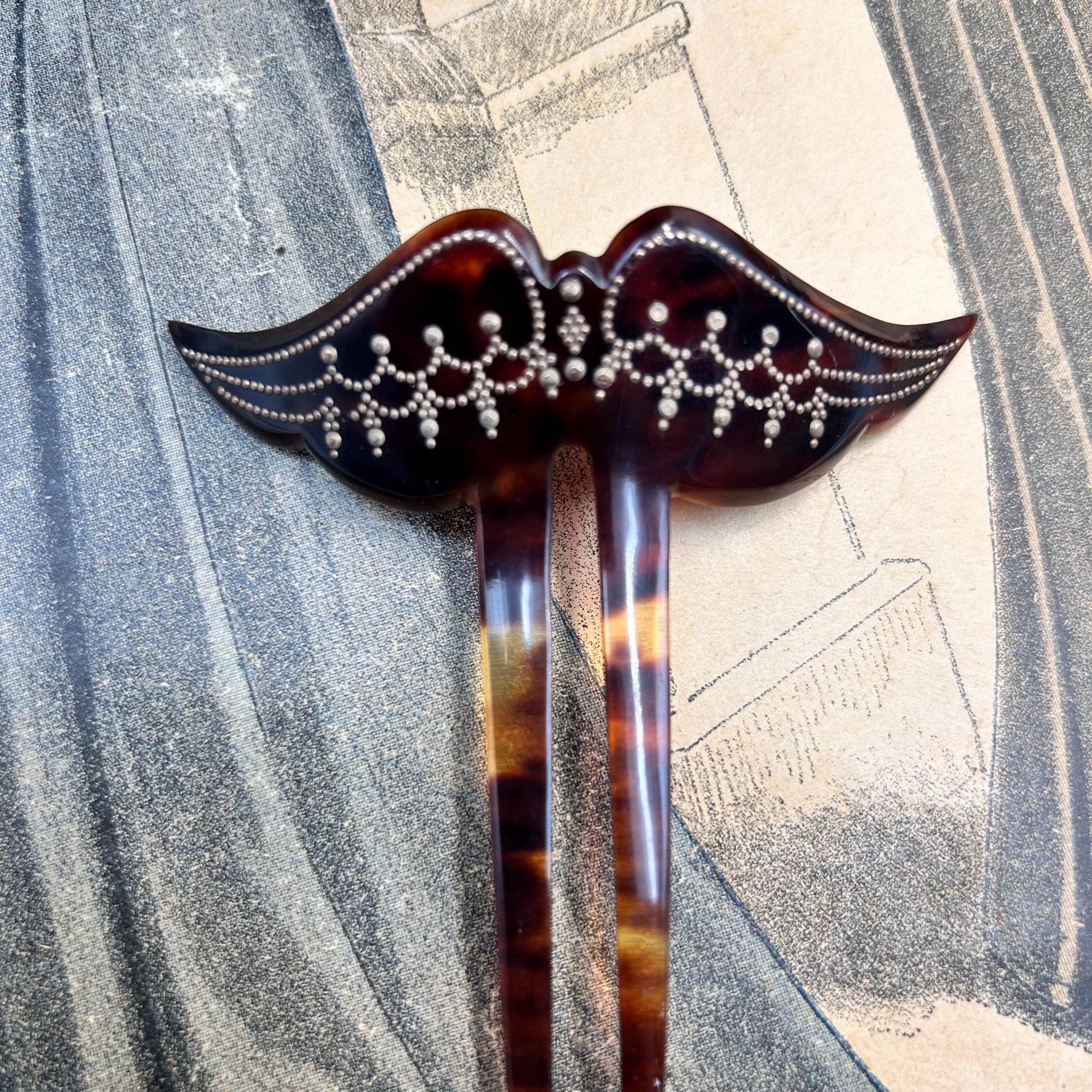 Edwardian faux tortoiseshell hair pin decoration with fine gold pin decoration on printed magazine - Splendid Vintage World