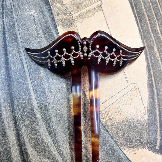 Edwardian faux tortoiseshell hair pin decoration with fine gold pin decoration on printed magazine - Splendid Vintage World