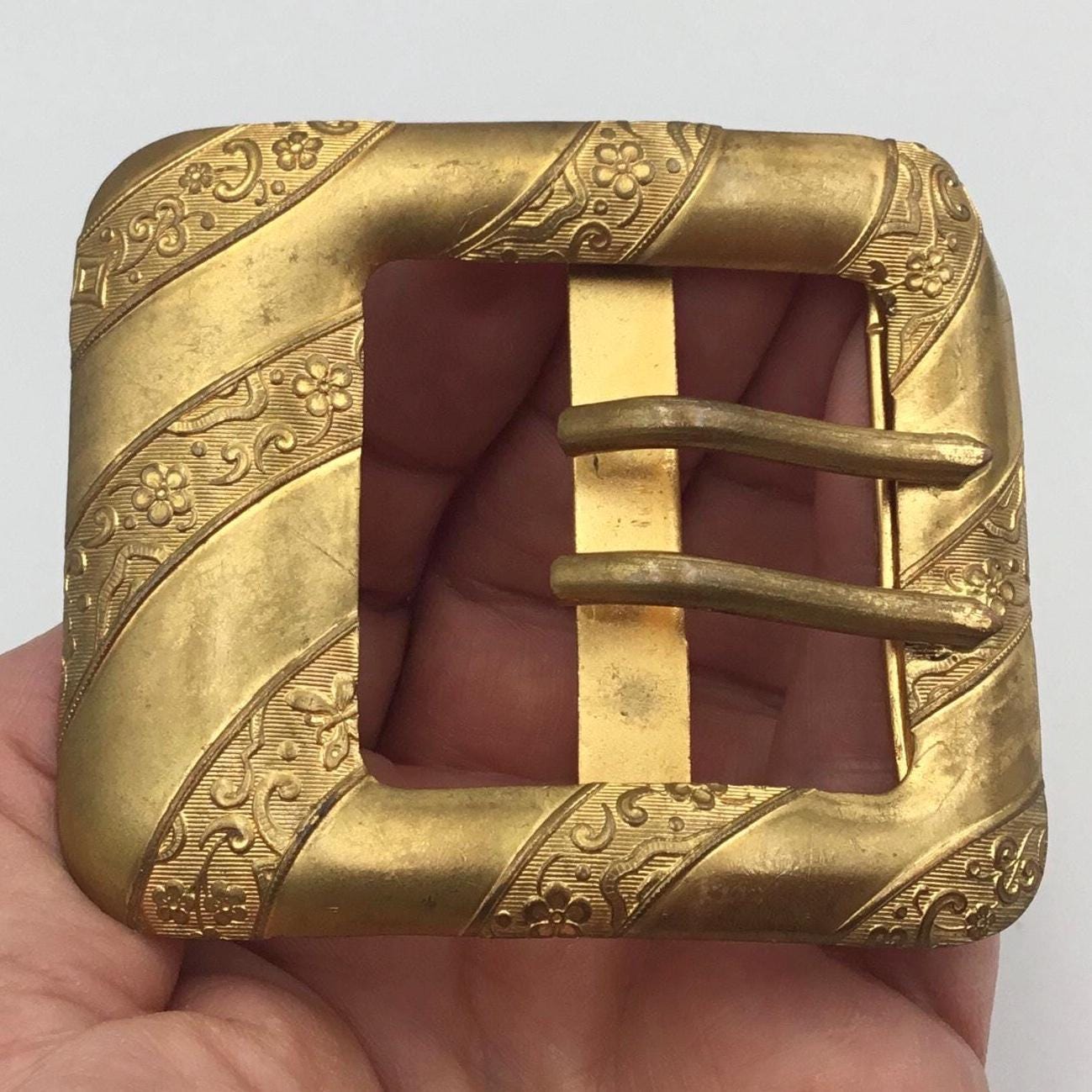 Antique Edwardian gilt metal buckle With floral & butterfly detail in between plain diagonal bands - Splendid Vintage World