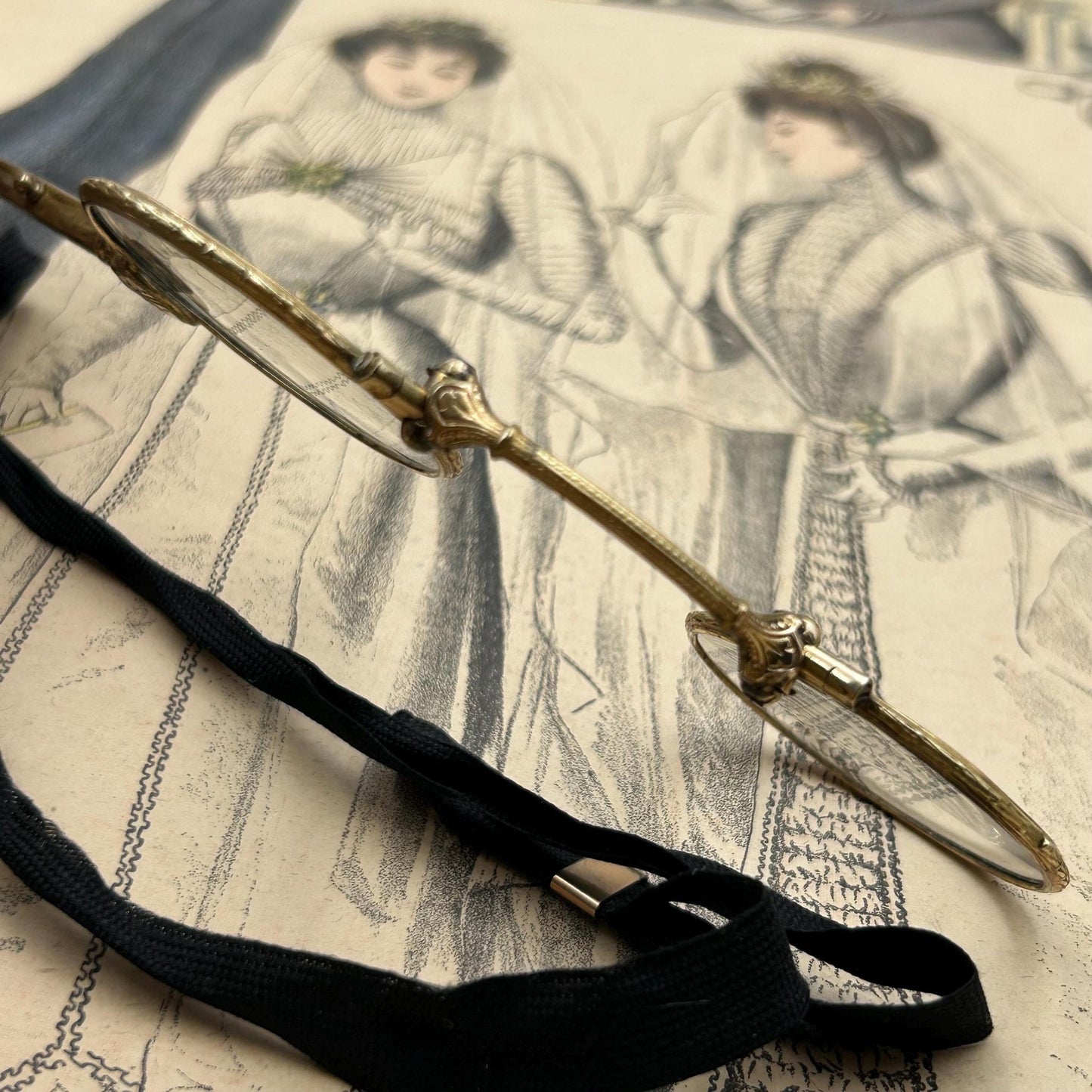 Antique folding lorgnettes magnifiers ornate frames filled gold 1/20 with old ribbon - Splendid Vintage World