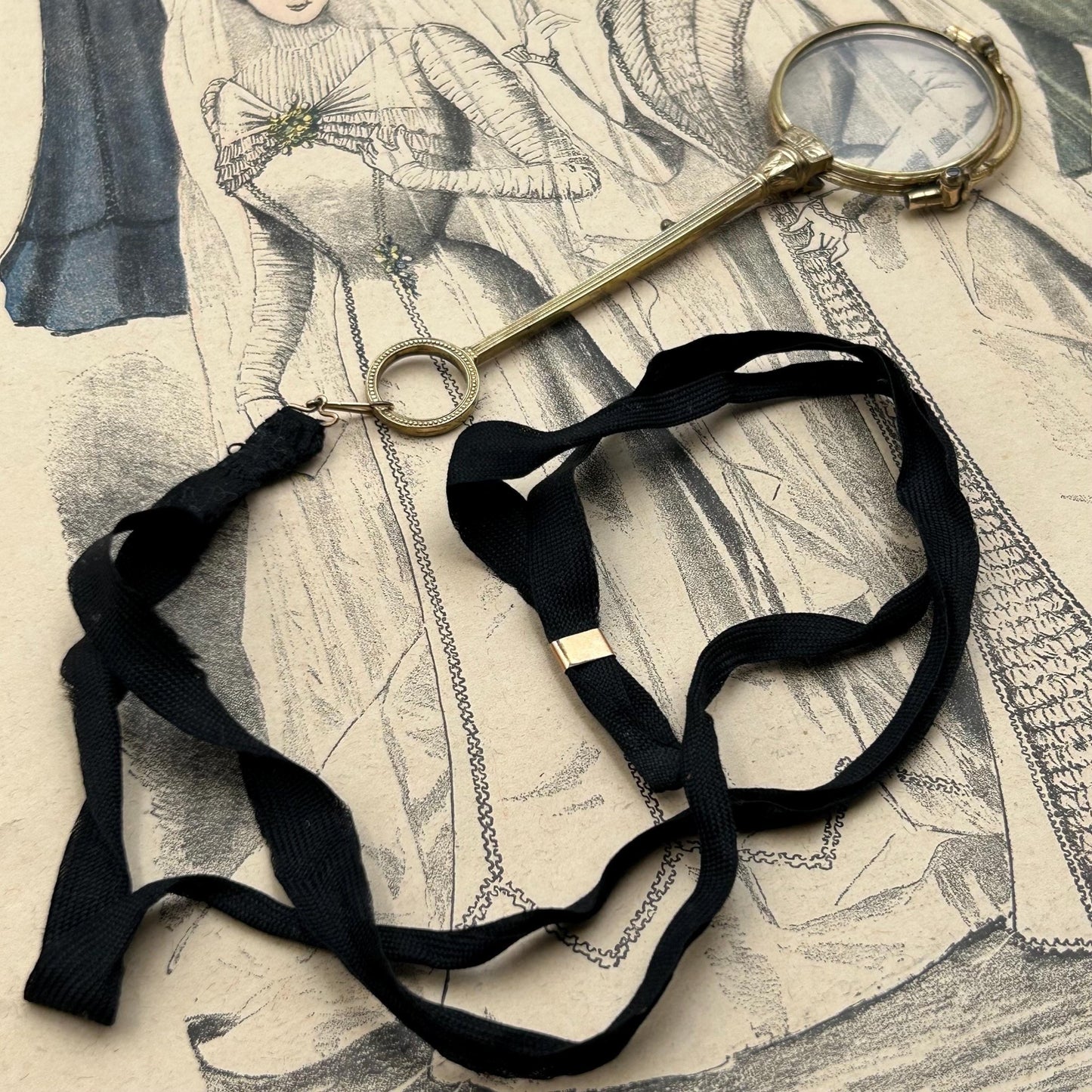 Antique folding lorgnettes magnifiers, ornate frames filled gold 1/20 with old ribbon - Splendid Vintage World