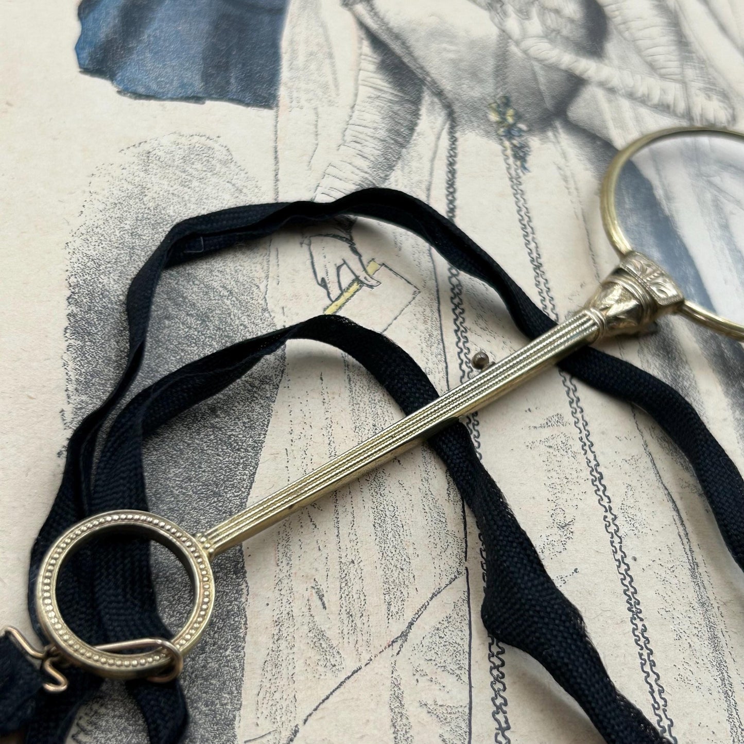 Antique folding lorgnettes magnifiers ornate frames filled gold 1/20 with old ribbon - Splendid Vintage World
