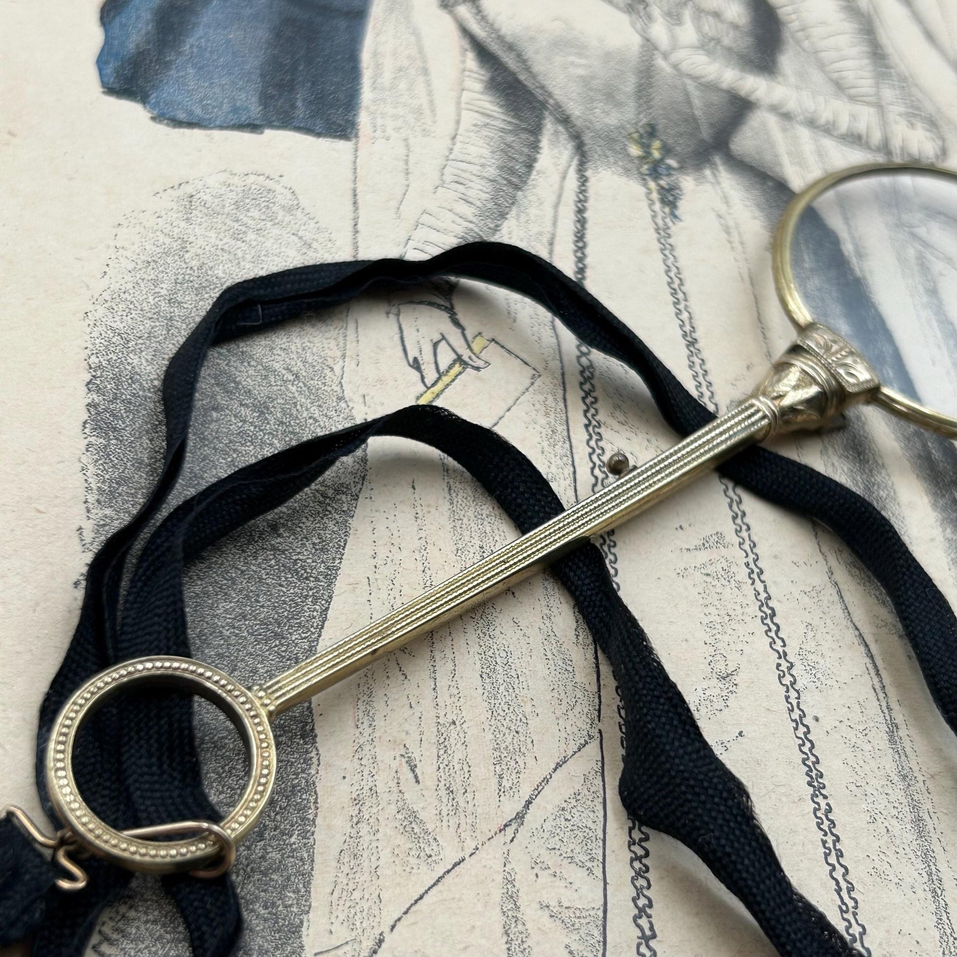 Antique folding lorgnettes magnifiers ornate frames filled gold 1/20 with old ribbon - Splendid Vintage World