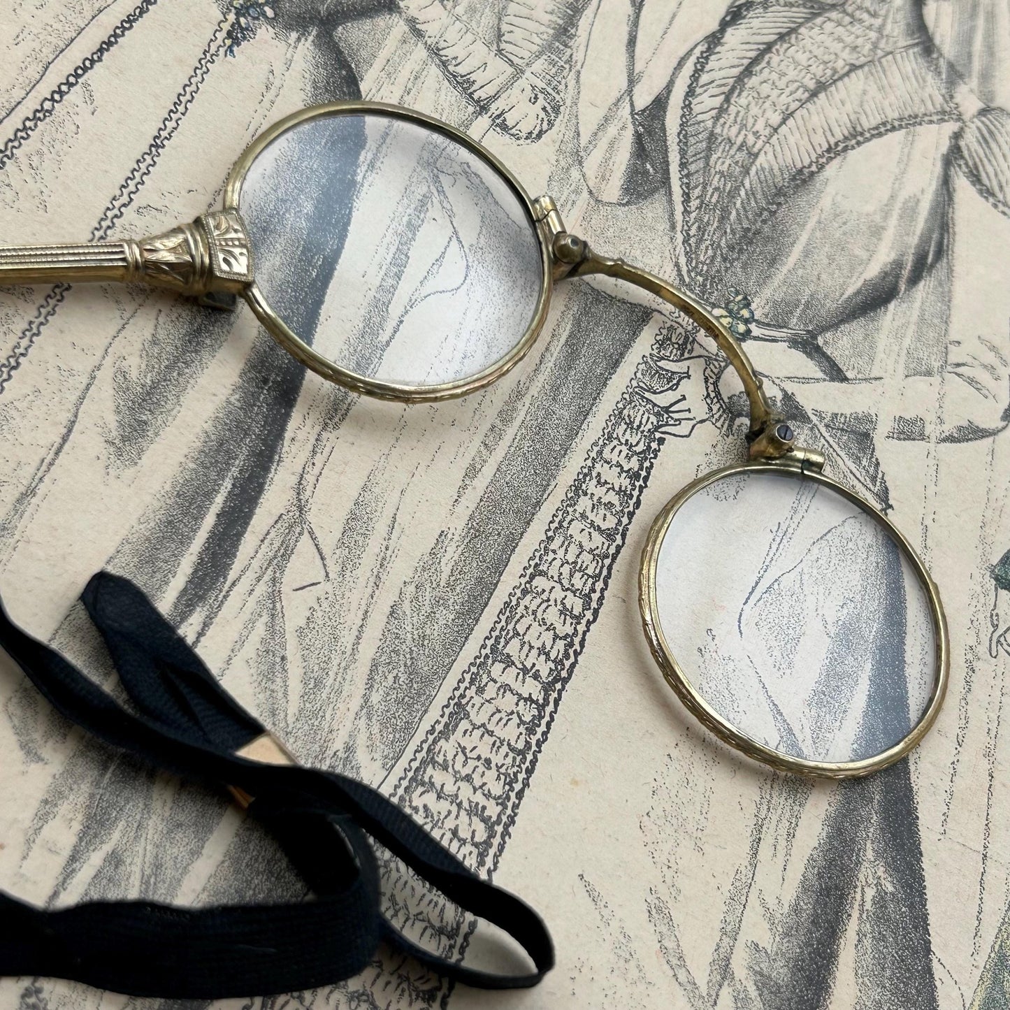 Antique folding lorgnettes magnifiers with ornate frames filled gold 1/20 with old ribbon - Splendid Vintage World