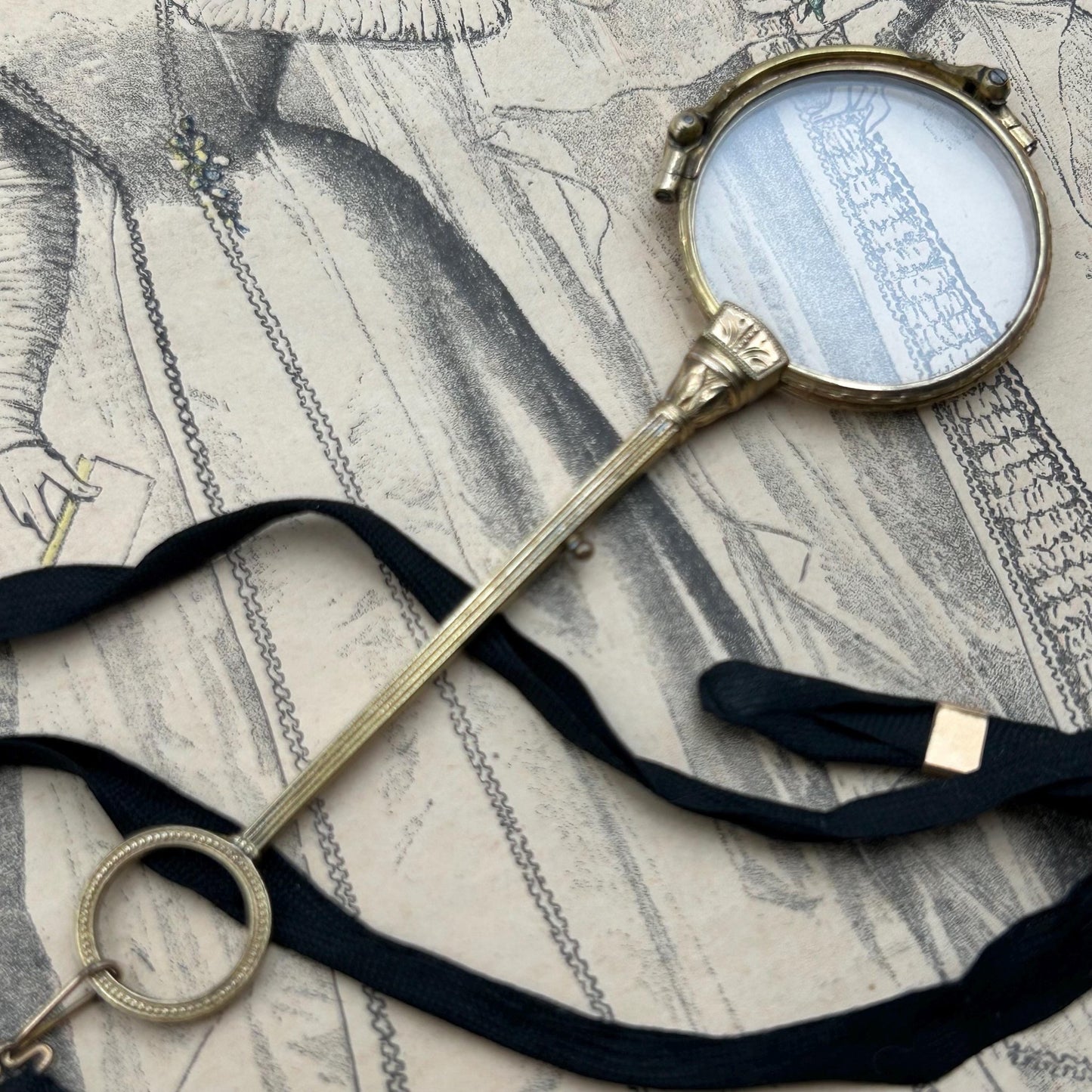 Antique folding lorgnettes magnifiers with ornate frames filled gold 1/20 with old ribbon - Splendid Vintage World