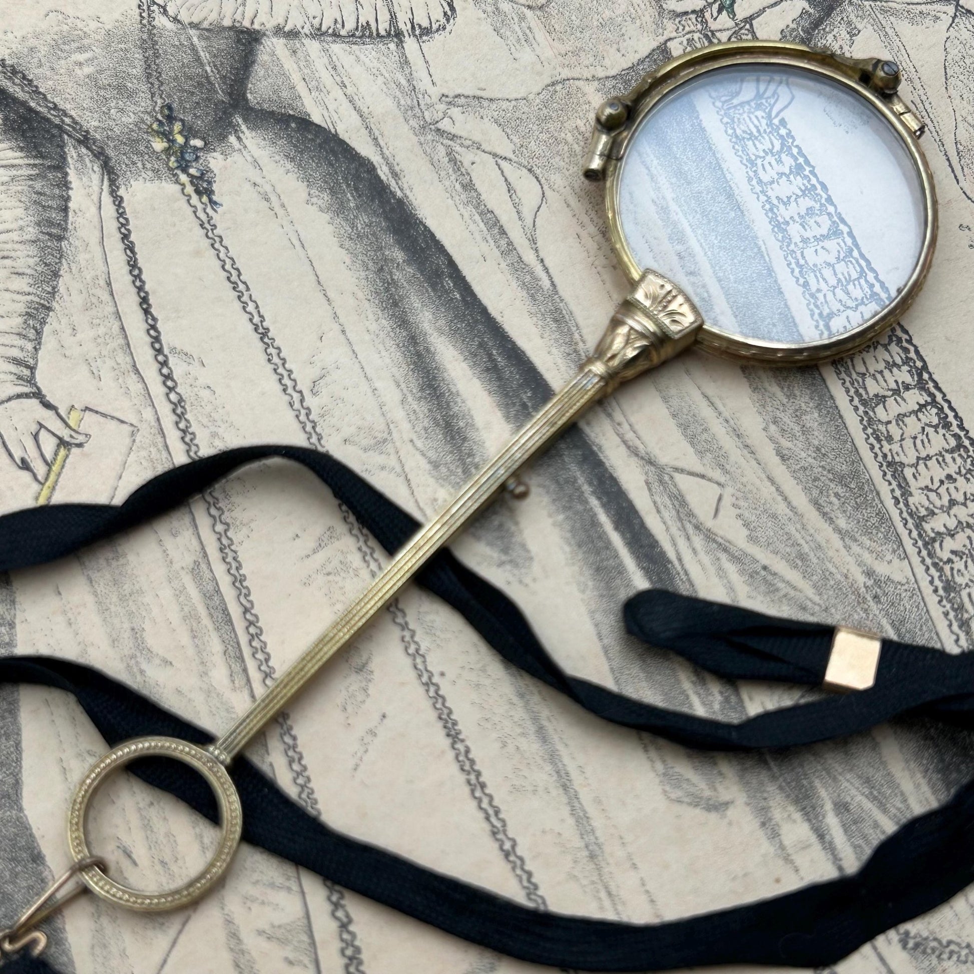 Antique folding lorgnettes magnifiers with ornate frames filled gold 1/20 with old ribbon - Splendid Vintage World