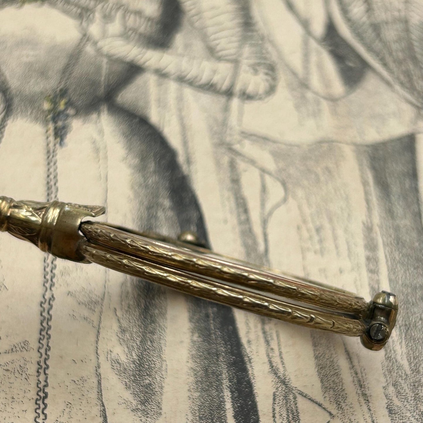 Antique folding lorgnettes magnifiers with ornate frames filled gold 1/20 with old ribbon - Splendid Vintage World