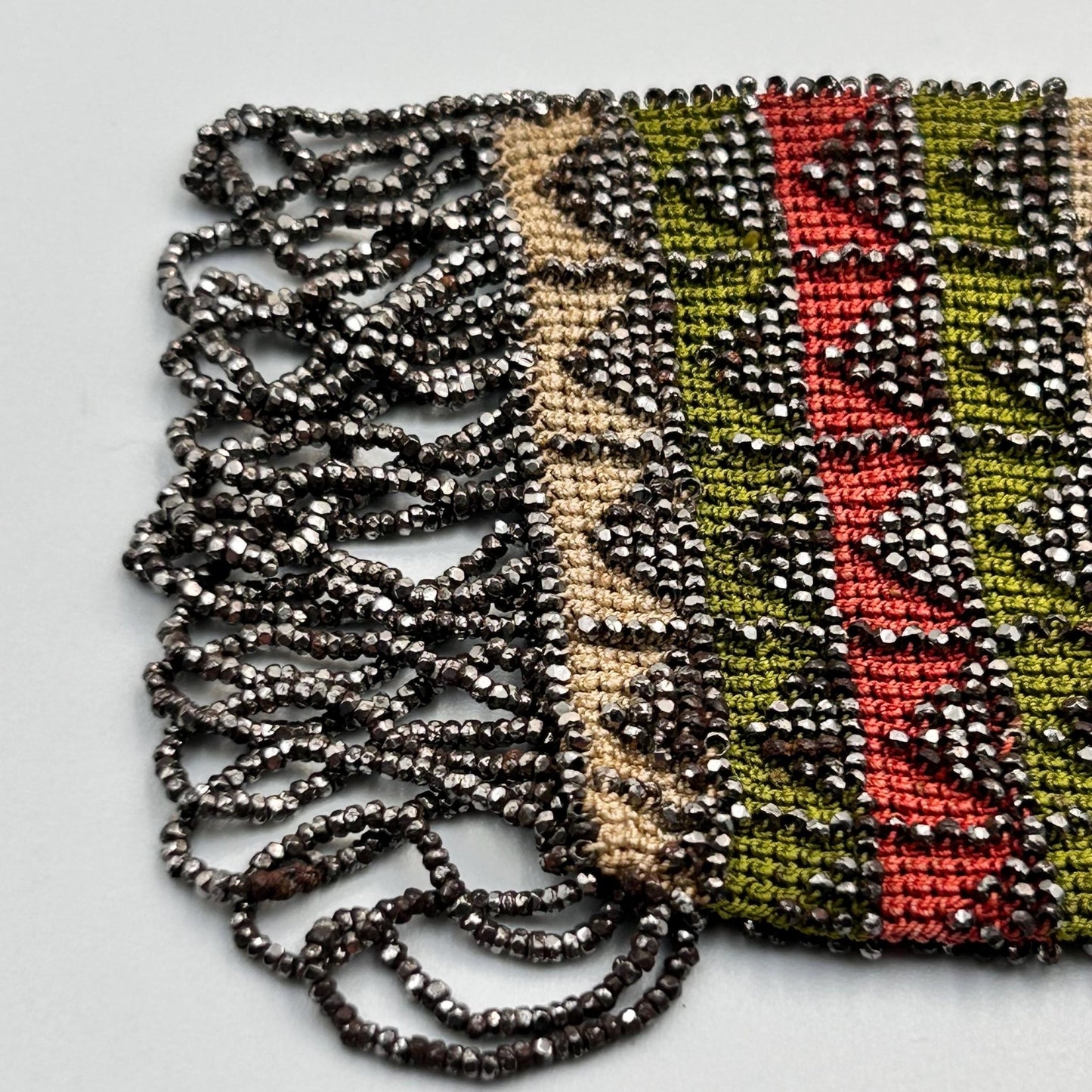 Antique misers purse with cut steel beading and fringe in green, red & beige 19 cm - Splendid Vintage World