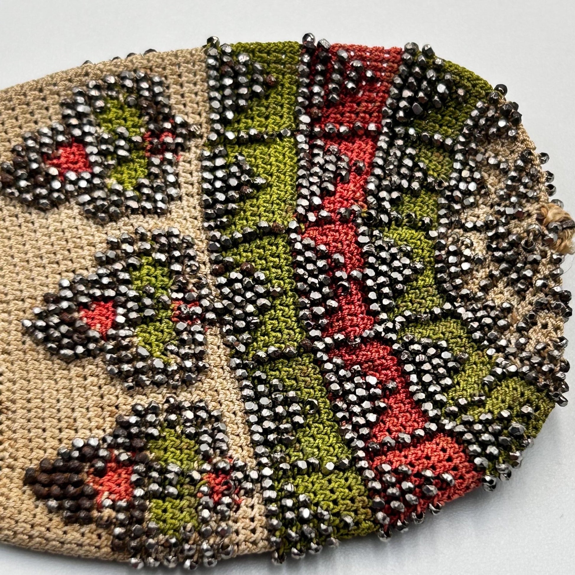 Antique misers purse with cut steel beading and fringe in green, red & beige 19 cm - Splendid Vintage World