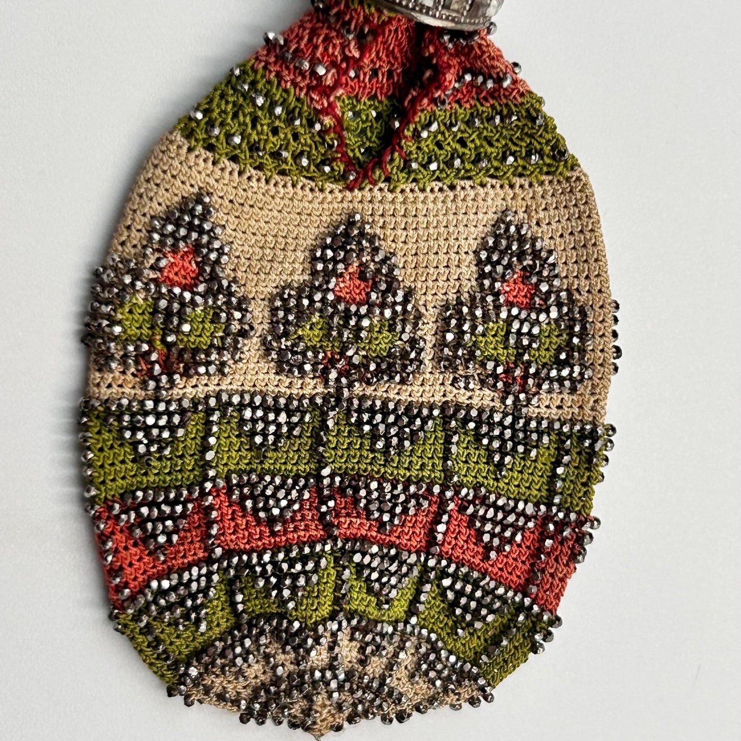 Antique misers purse with cut steel beading and fringe in green, red & beige 19 cm - Splendid Vintage World