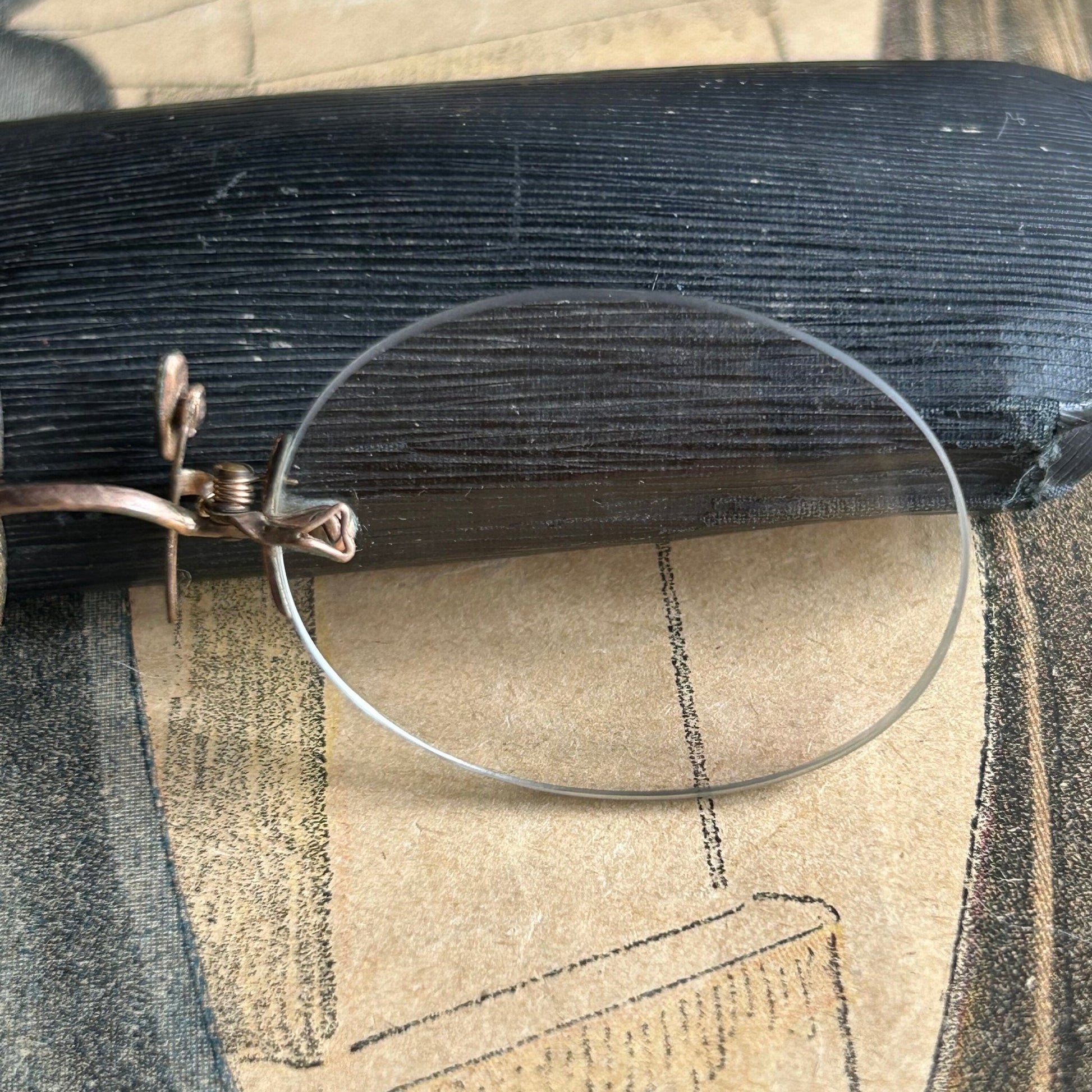 Pince Nez Spectacles lense against Case on printed magazine - Splendid Vintage World