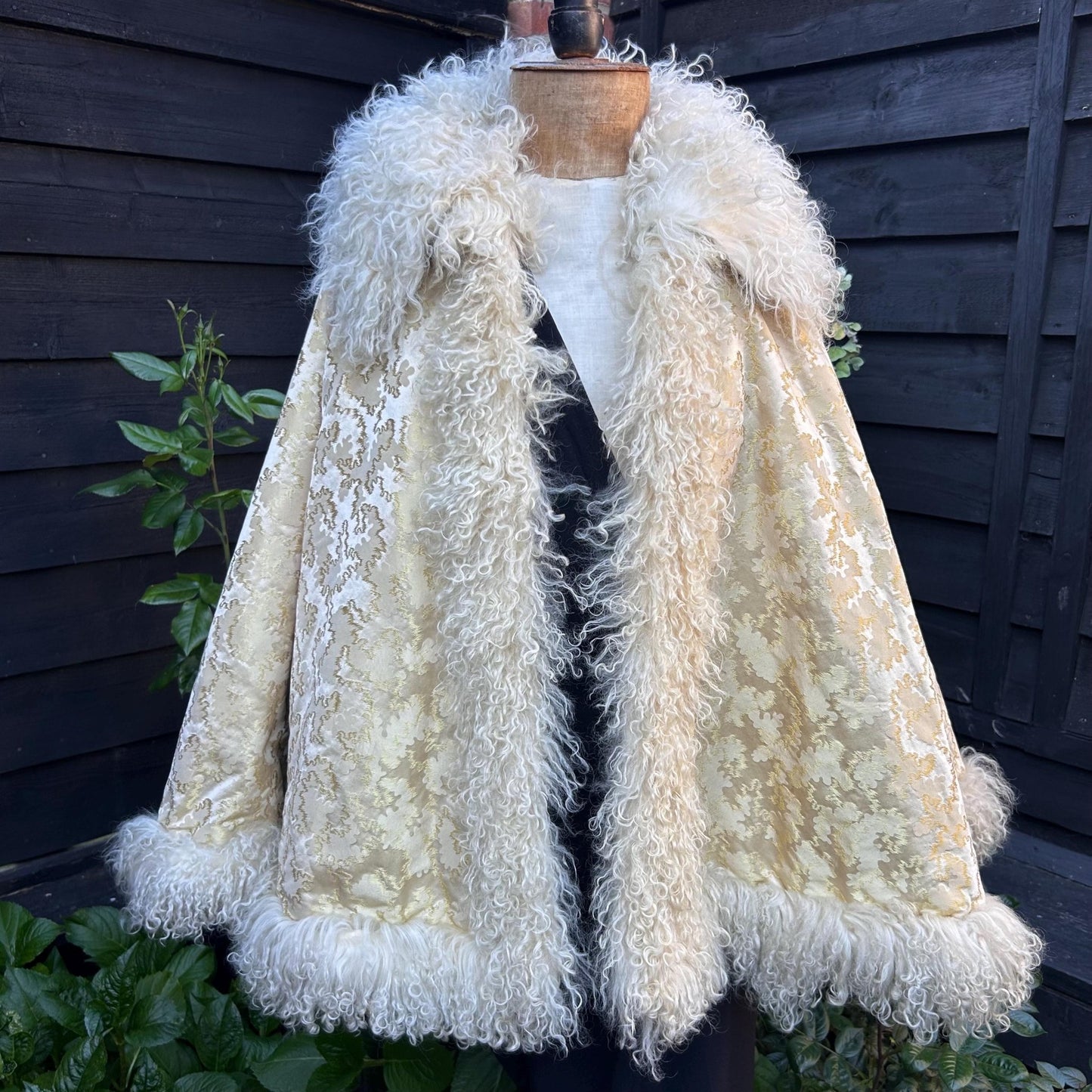 Antique Victorian Edwardian cape of vibrant golden jacquard silk Wedding cape - Splendid Vintage World