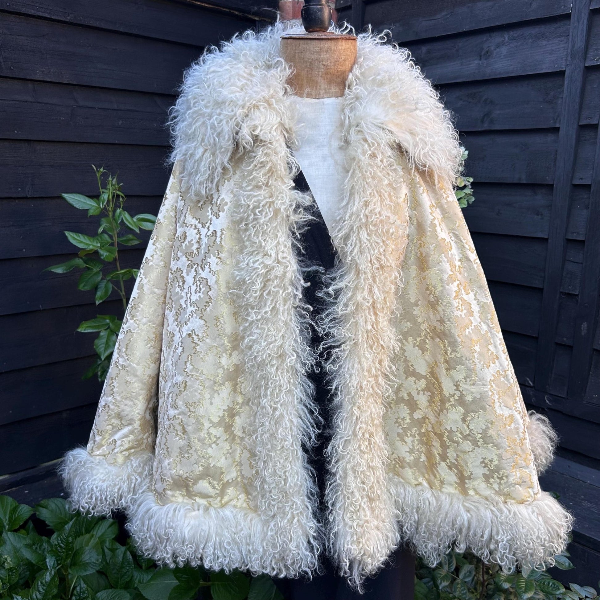 Antique Victorian Edwardian cape of vibrant golden jacquard silk Wedding cape - Splendid Vintage World