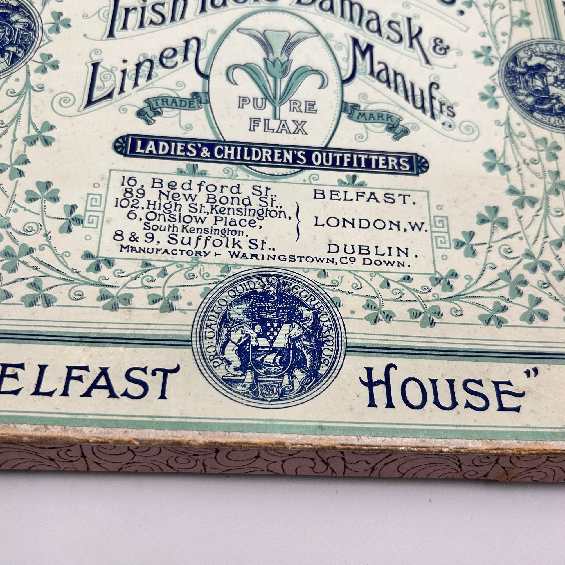 Antique Walpole brothers Linen handkerchiefs box with contents as found - Splendid Vintage World