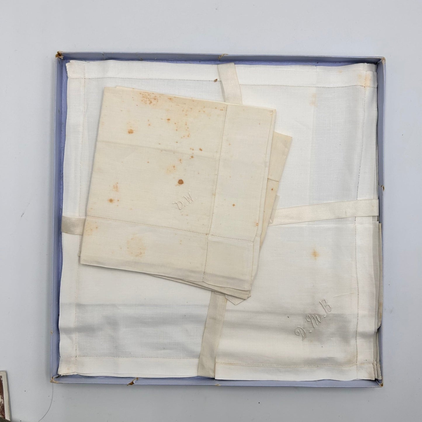 Antique Walpole brothers Linen handkerchiefs box with contents as found - Splendid Vintage World