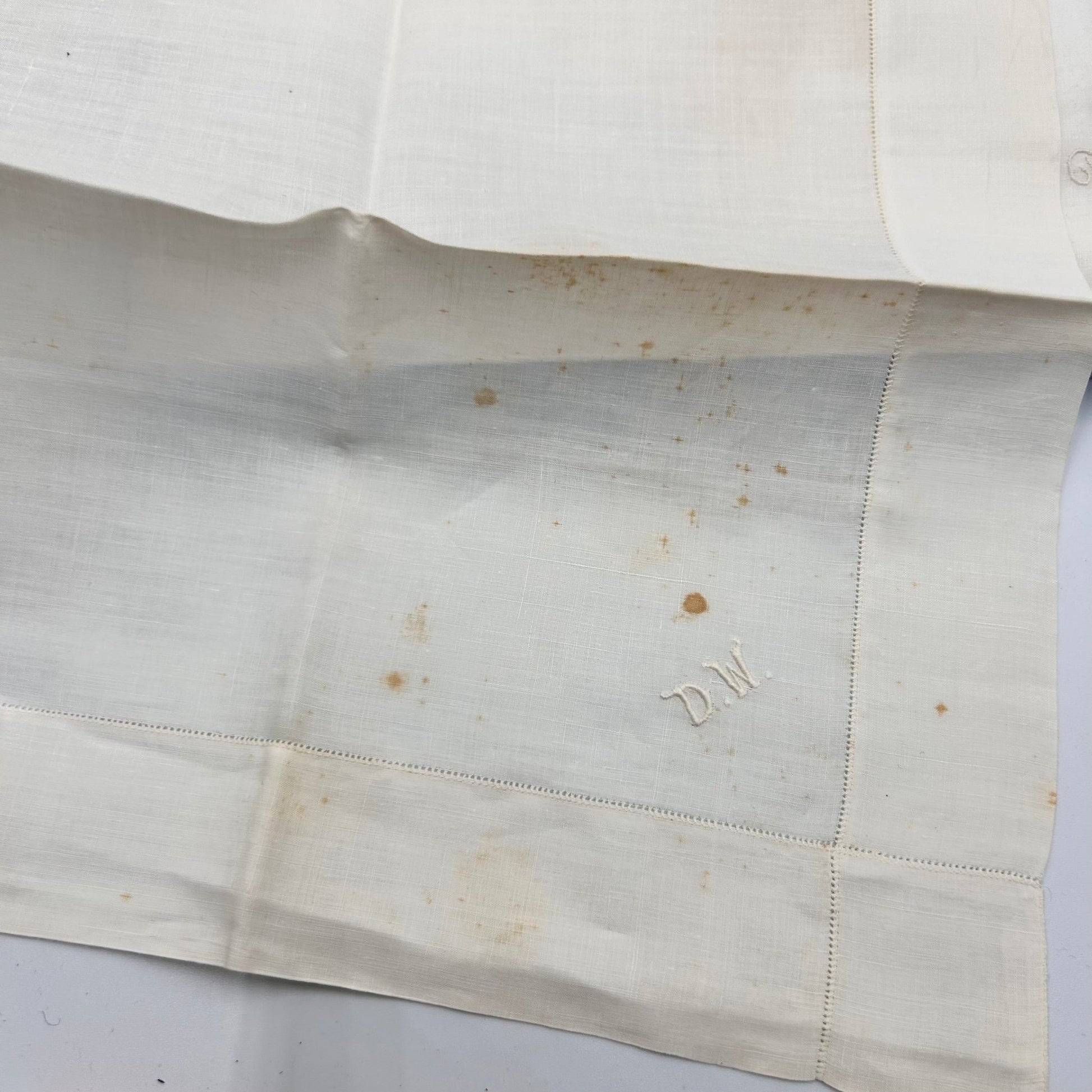Antique Walpole brothers Linen handkerchiefs box with contents as found - Splendid Vintage World
