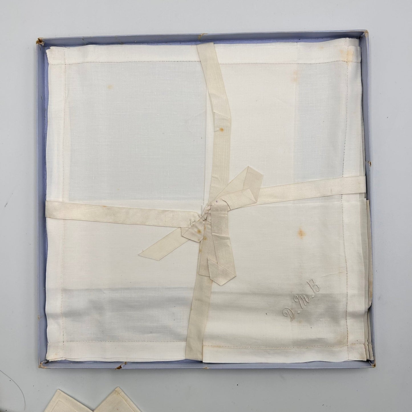 Antique Walpole brothers Linen handkerchiefs box with contents as found - Splendid Vintage World