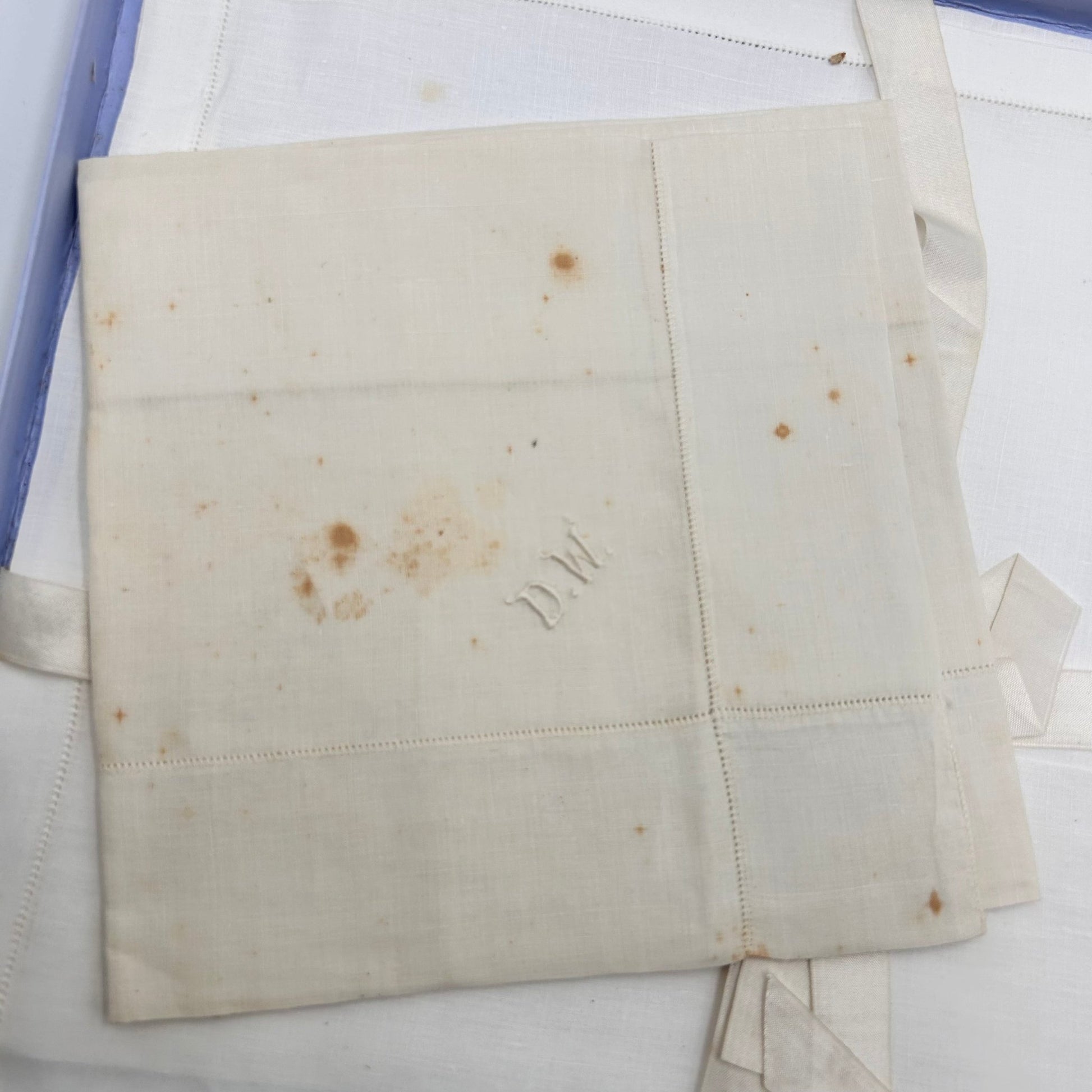 Antique Walpole brothers Linen handkerchiefs box with contents as found - Splendid Vintage World