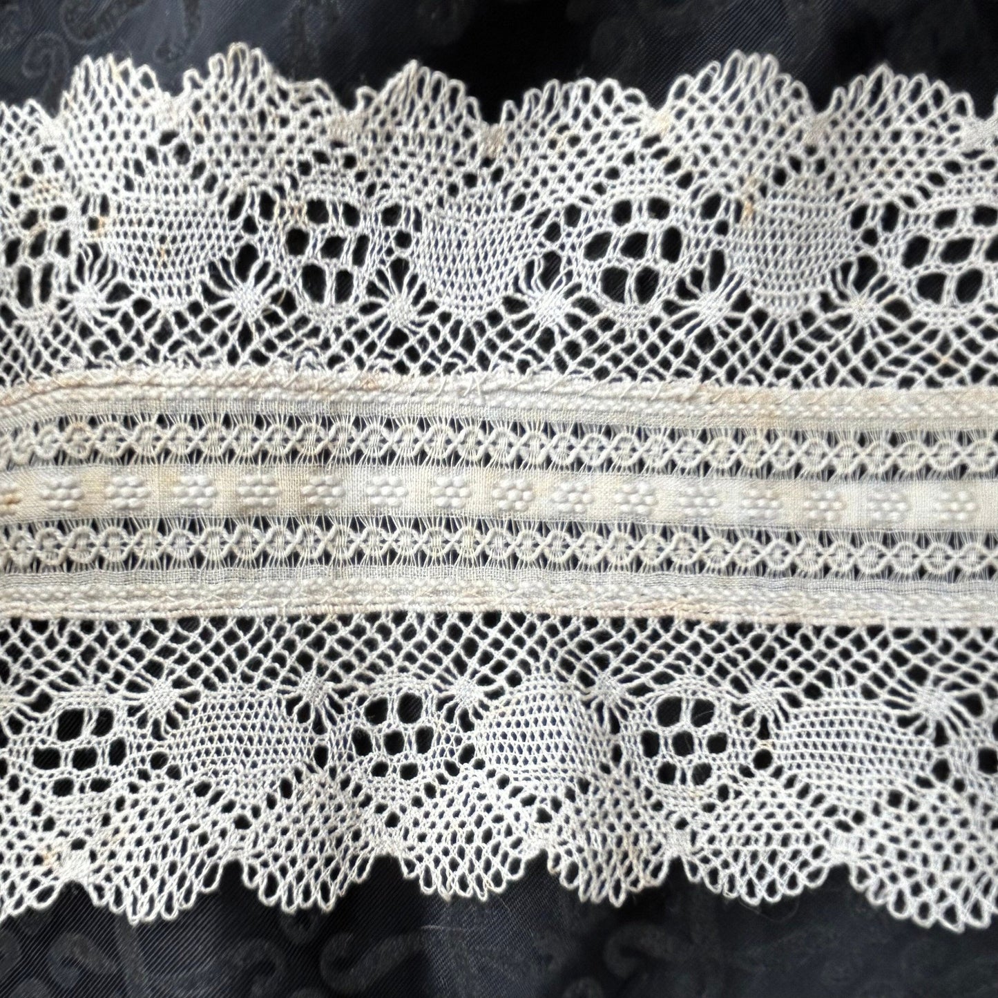 Antique White Lace Trim: Exquisite Vintage Detail, 2m x 8.5cm Wide - Splendid Vintage World