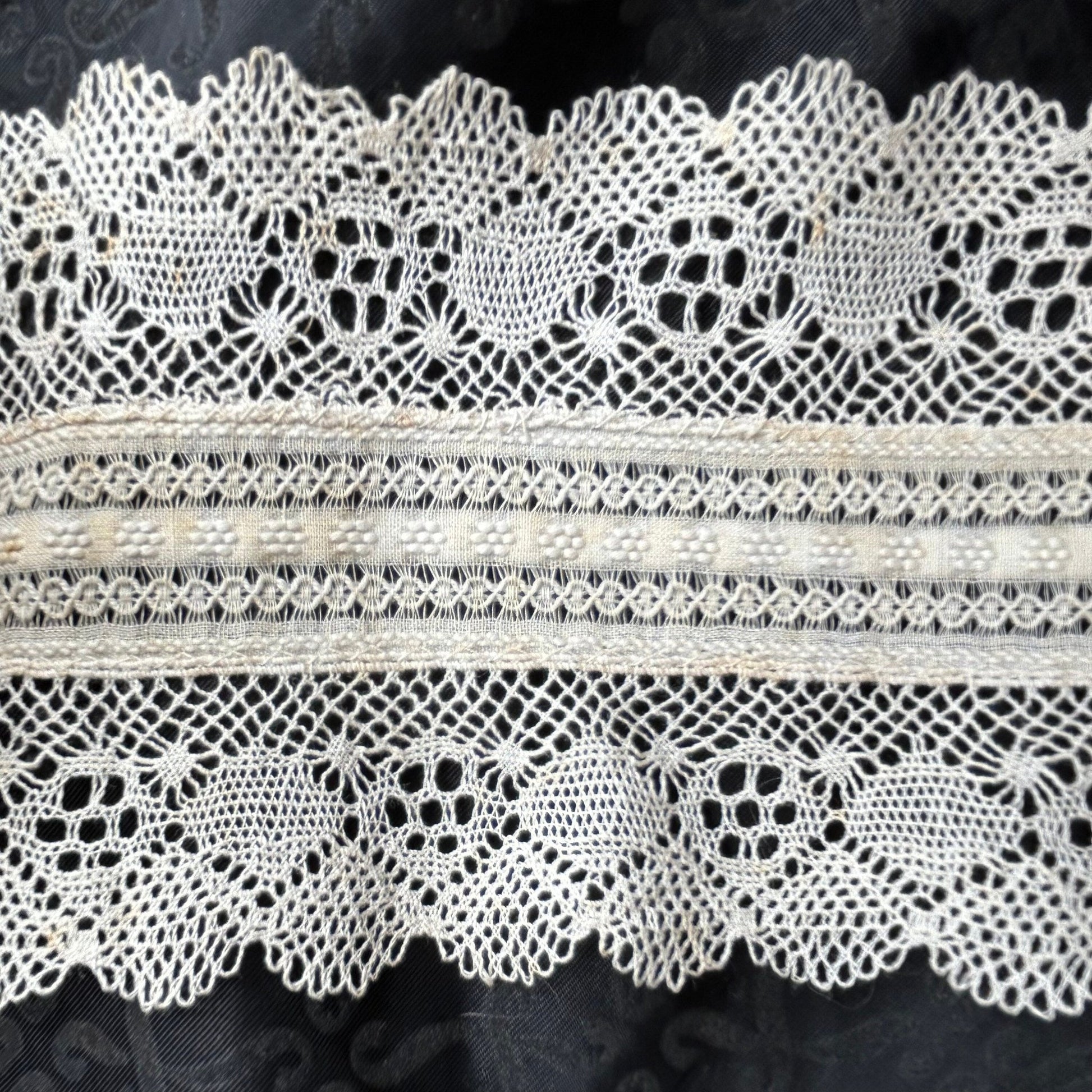 Antique White Lace Trim: Exquisite Vintage Detail, 2m x 8.5cm Wide - Splendid Vintage World