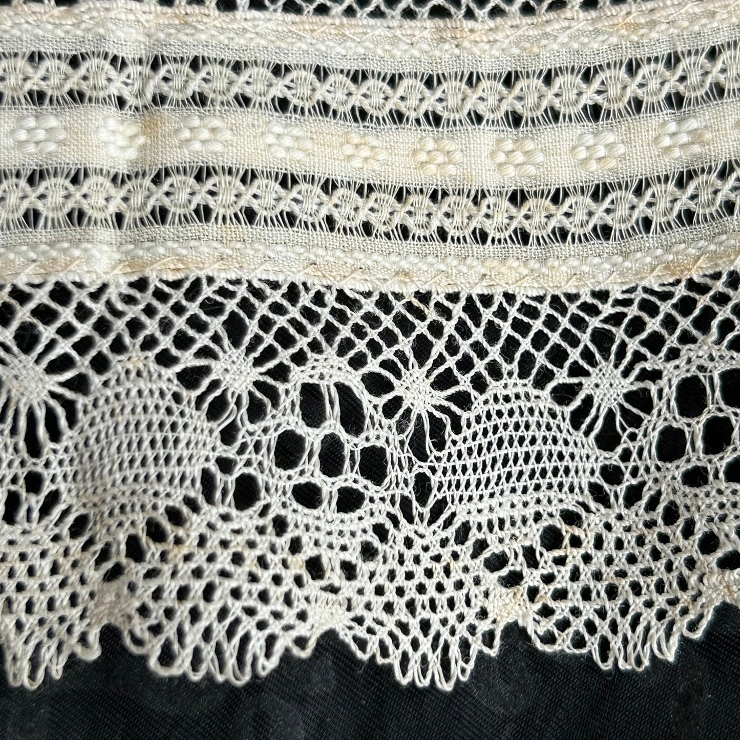 Antique White Lace Trim: Exquisite Vintage Detail, 2m x 8.5cm Wide - Splendid Vintage World