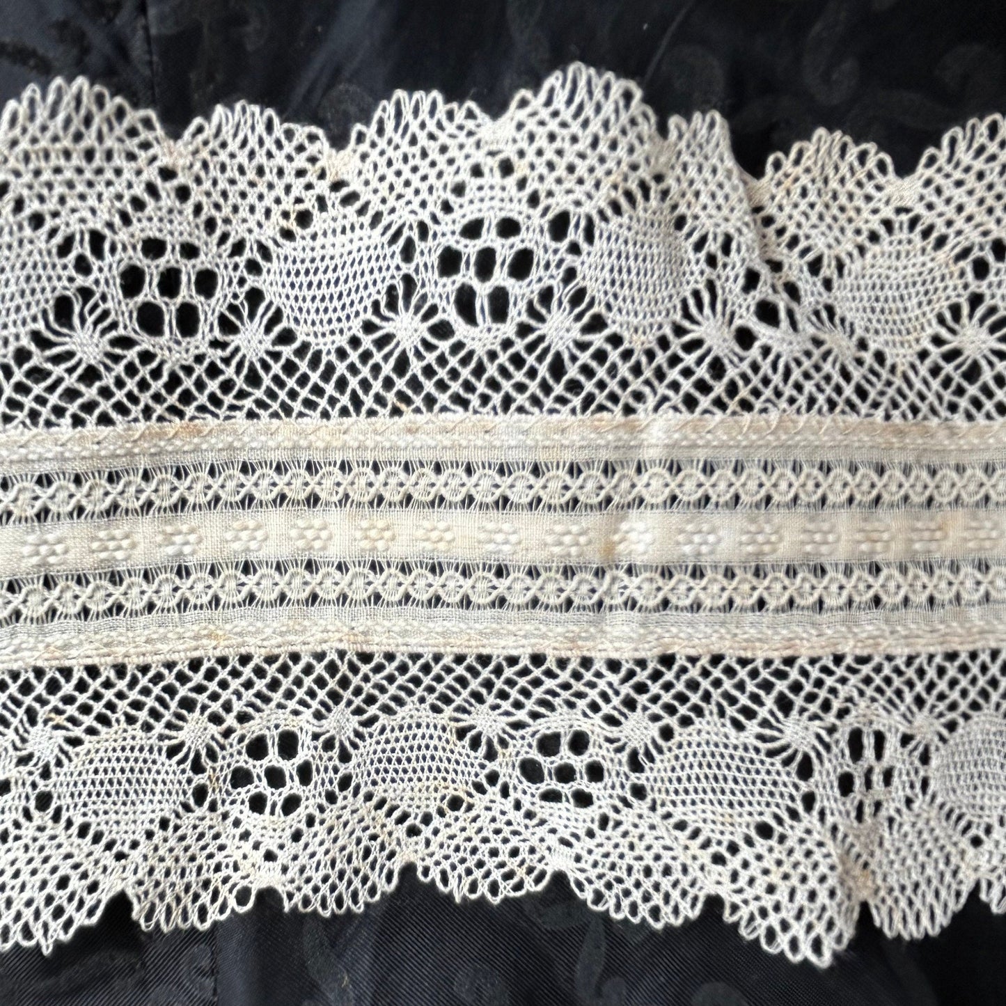 Antique White Lace Trim: Exquisite Vintage Detail, 2m x 8.5cm Wide - Splendid Vintage World