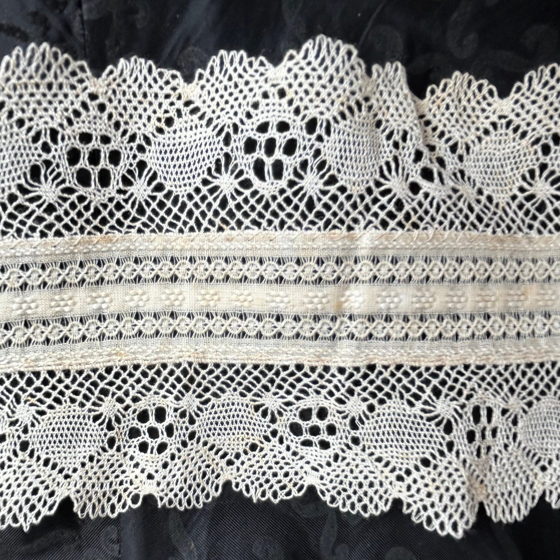 Antique White Lace Trim: Exquisite Vintage Detail, 2m x 8.5cm Wide - Splendid Vintage World