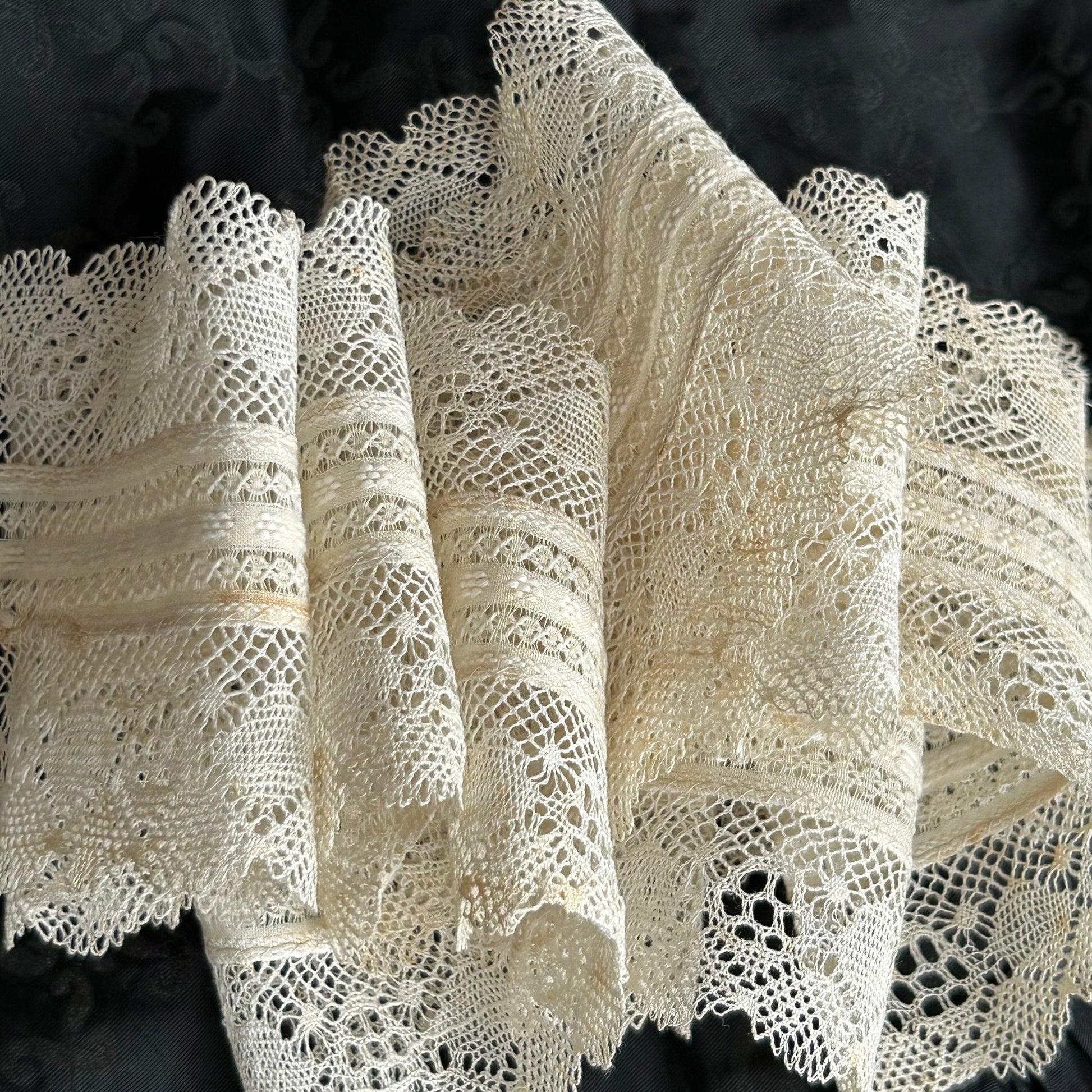 Antique White Lace Trim: Exquisite Vintage Detail, 2m x 8.5cm Wide - Splendid Vintage World