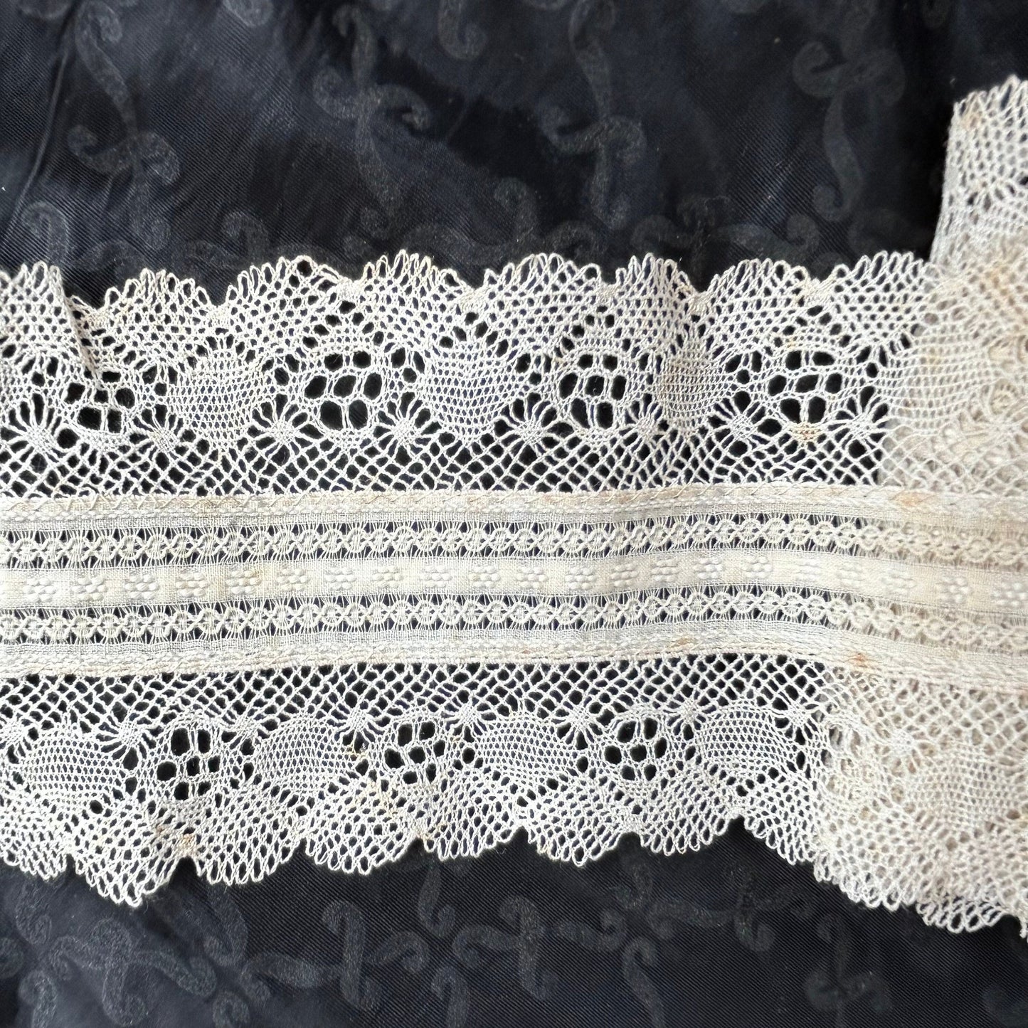Antique White Lace Trim: Exquisite Vintage Detail, 2m x 8.5cm Wide - Splendid Vintage World