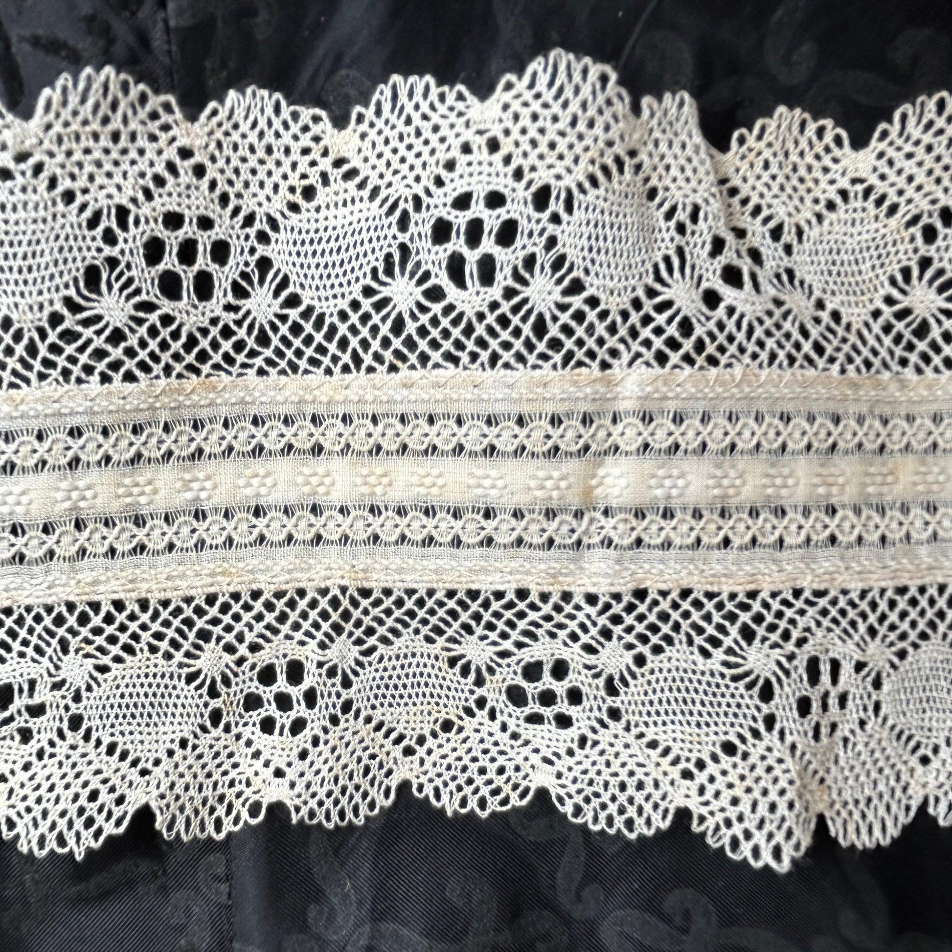 Antique White Lace Trim: Exquisite Vintage Detail, 2m x 8.5cm Wide - Splendid Vintage World