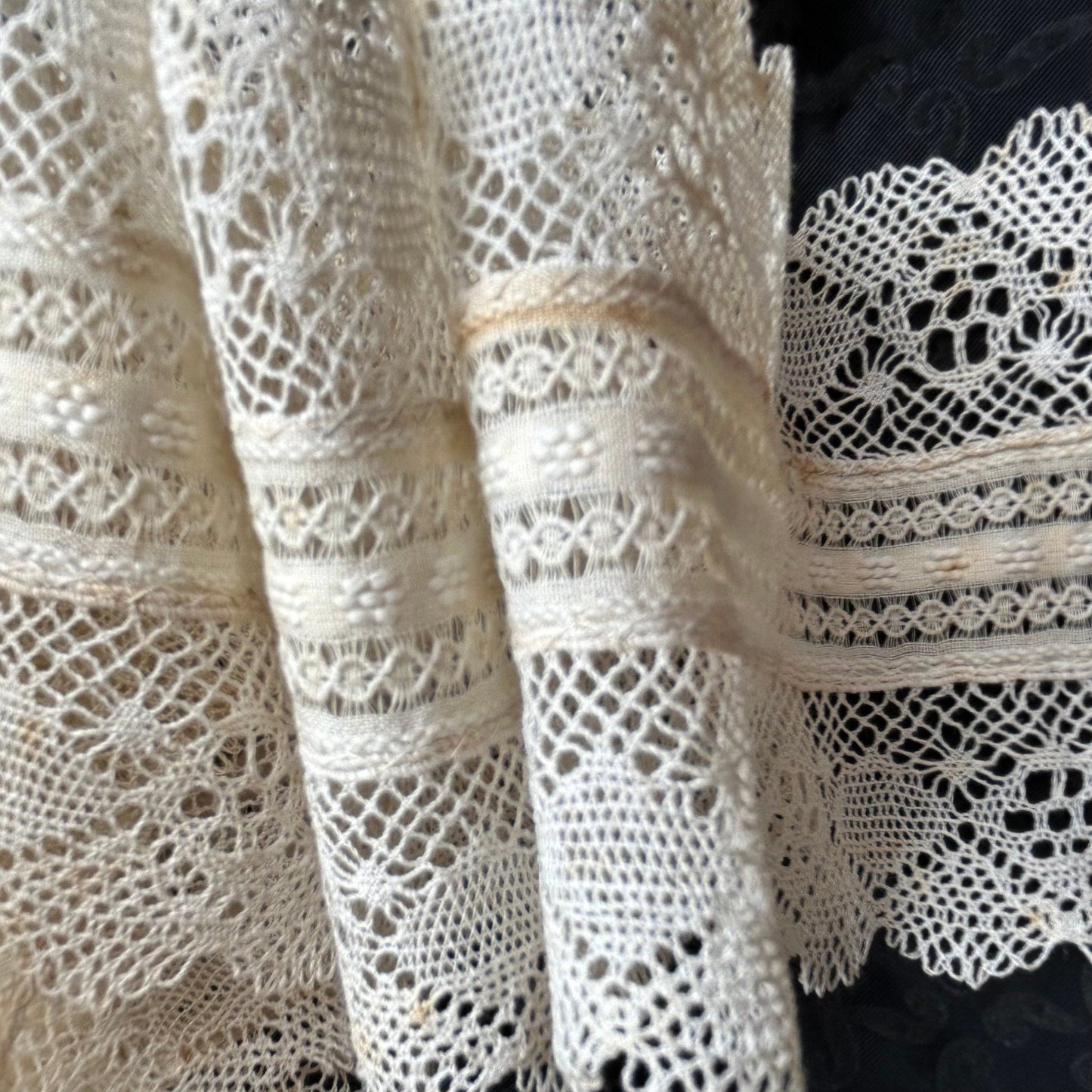 Antique White Lace Trim: Exquisite Vintage Detail, 2m x 8.5cm Wide - Splendid Vintage World