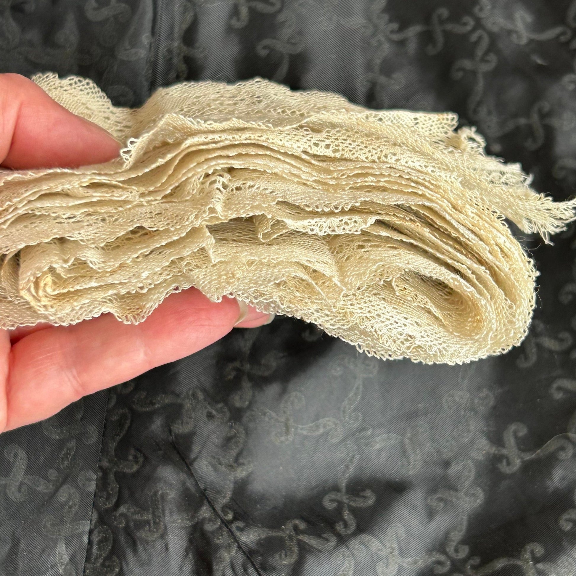 Antique White Lace Trim: Exquisite Vintage Detail, 2m x 8.5cm Wide - Splendid Vintage World
