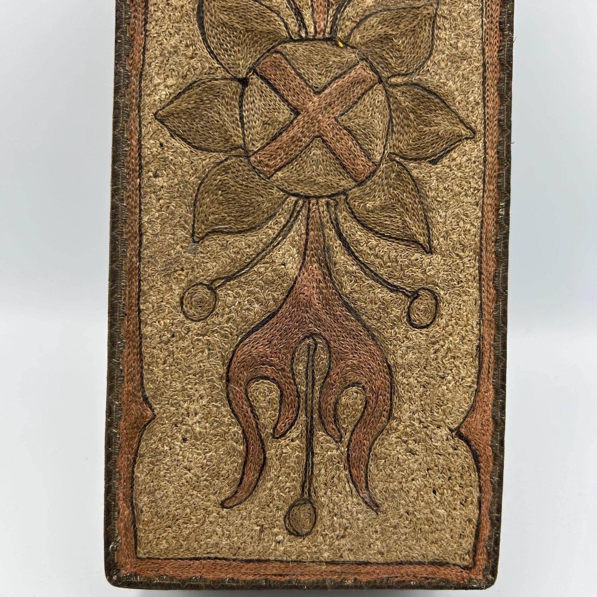 Arts & Crafts embroidered glove box , metallic trimmed art nouveau box - Splendid Vintage World
