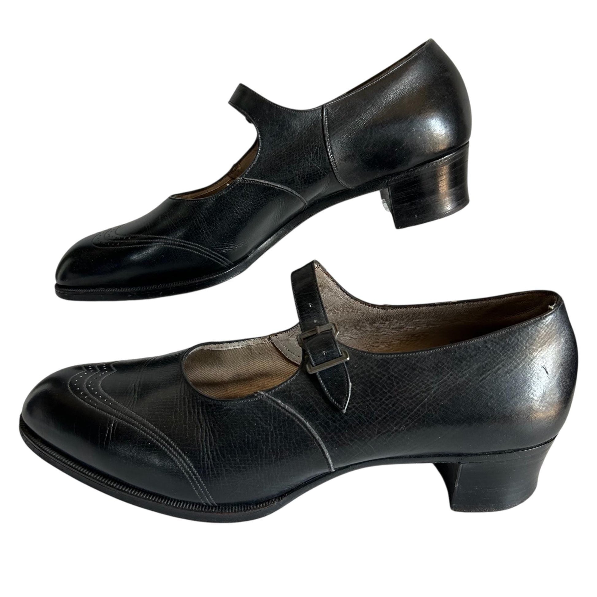 1910s 1920s Black Leather Mary Jane Shoes with Buckle Strap, on white background - Splendid Vintage World