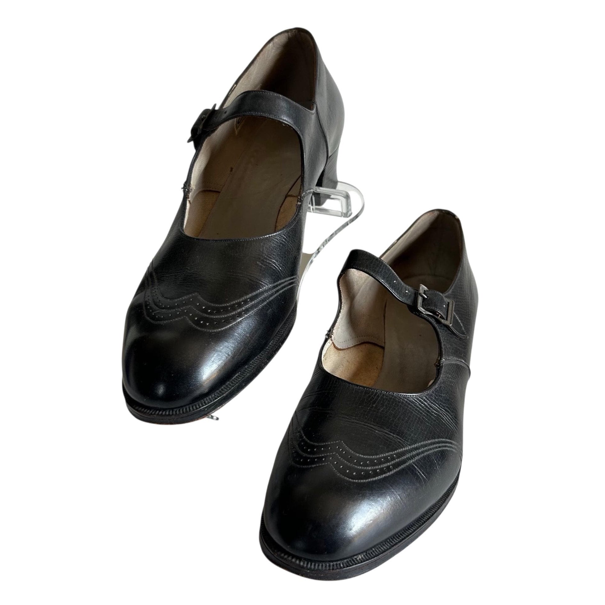 Black Leather Mary Jane Shoes with buckle strap size 6 on white background - Splendid Vintage World
