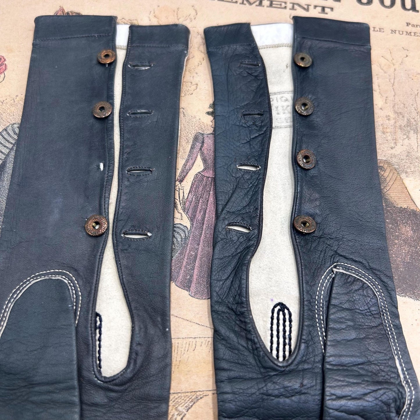 Edwardian kid leather gloves metal buttons 6 1/4 Viking brand narrow slate grey - Splendid Vintage World