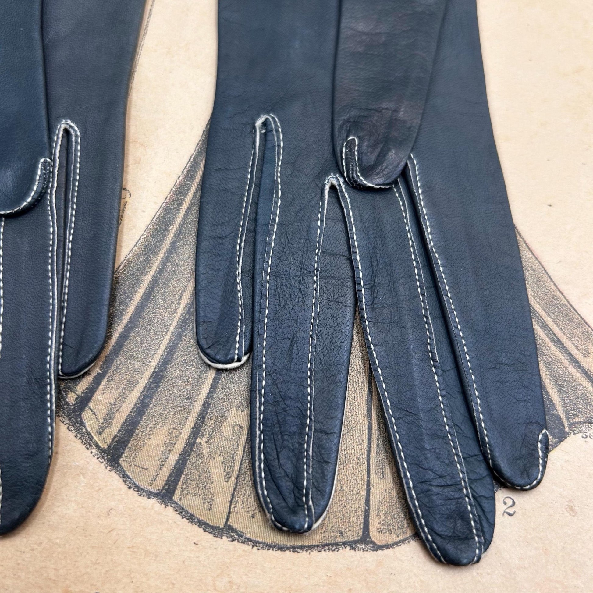 Edwardian kid leather gloves metal buttons 6 1/4 Viking brand narrow slate grey - Splendid Vintage World