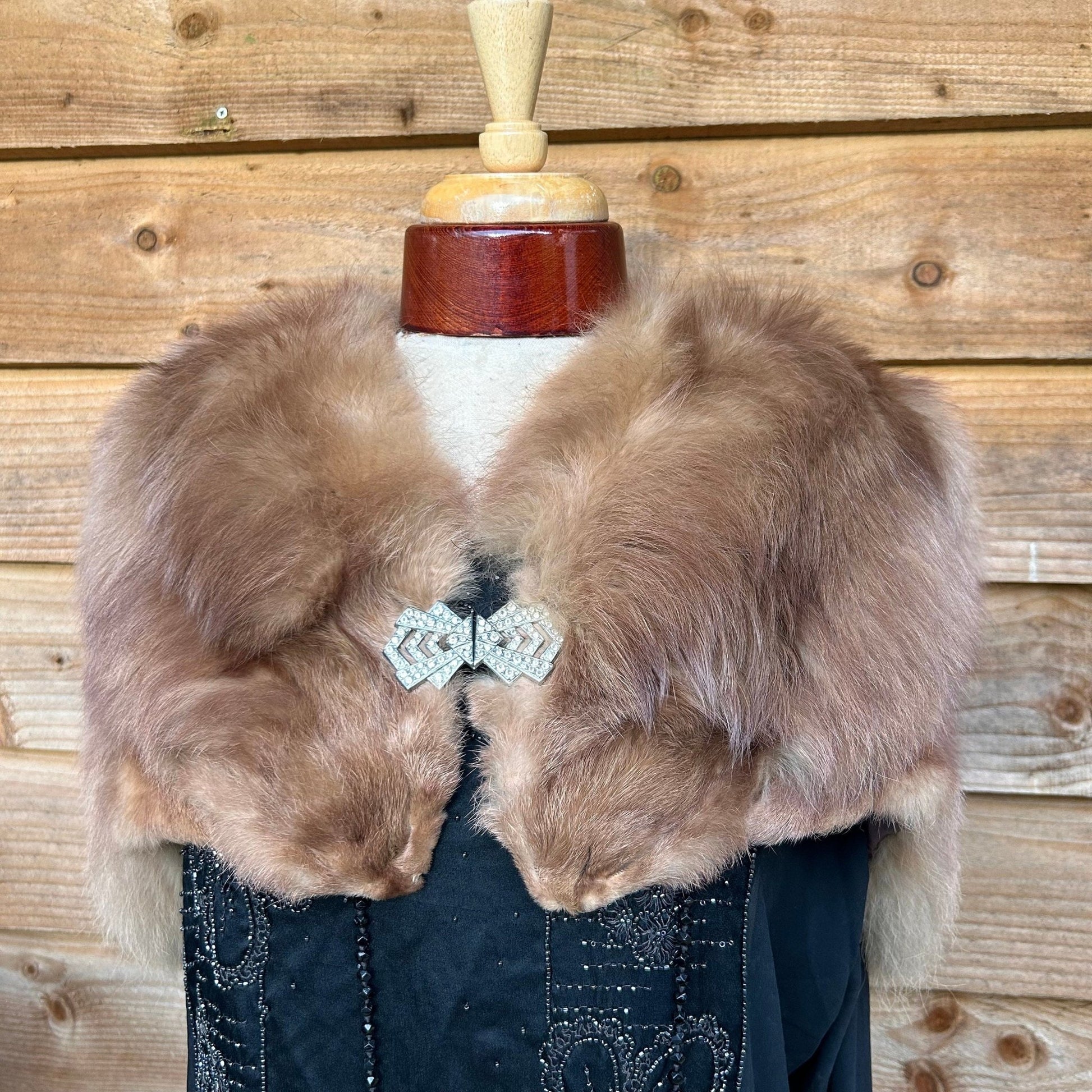 Genuine Vintage Fox Fur cape, Auburn with Art Deco Clasp perfect for a formal event, wedding  - Splendid Vintage World